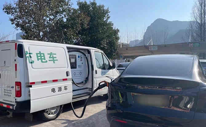 凤凰汽车搭电